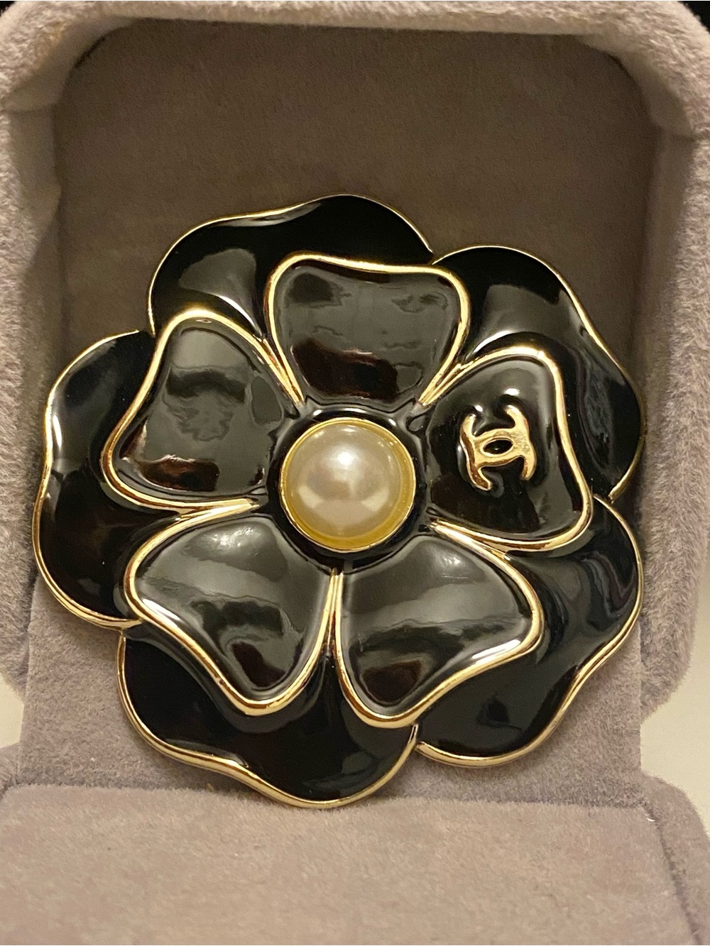 Fashion Jewelry Black Enamel Flower C-C Brooch with Pearl and Gold Accents Large